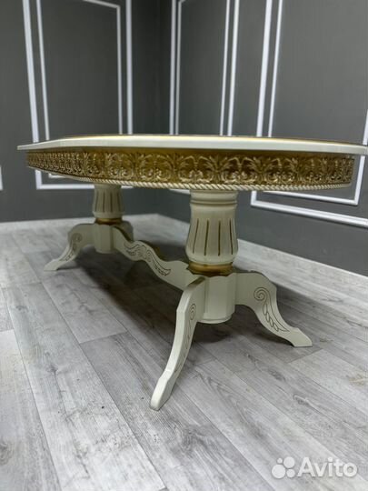 Кухонный стол и стулья