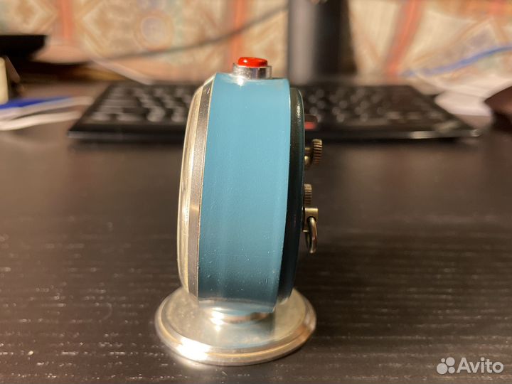 Старый будильник механический Слава