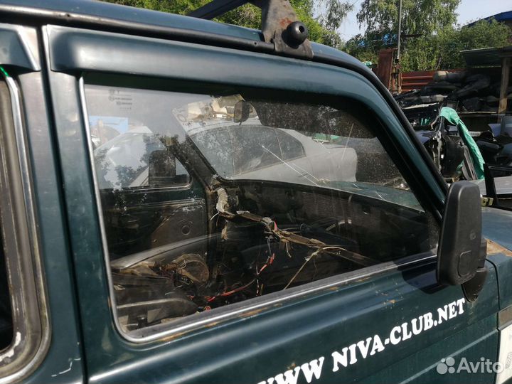 Стекло двери на ниву 2121