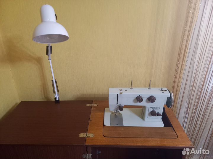 Продам швейную машинку Чайка