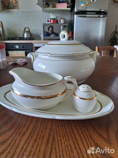 Супница, соусник,перечница, блюдо