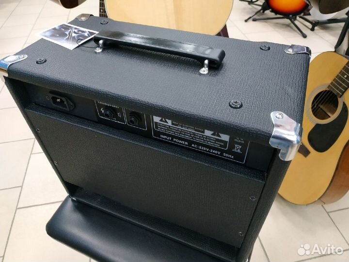 Акустический гитарный комбоусилитель