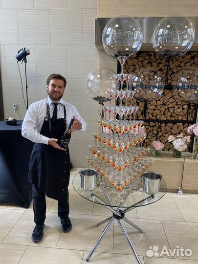 Пирамида из шампанского