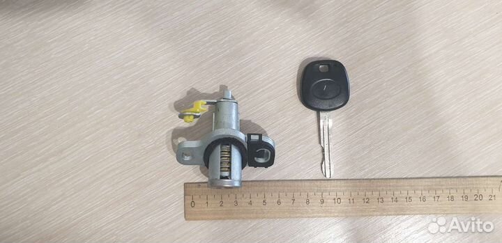 Личинка замка богажника тойота королла