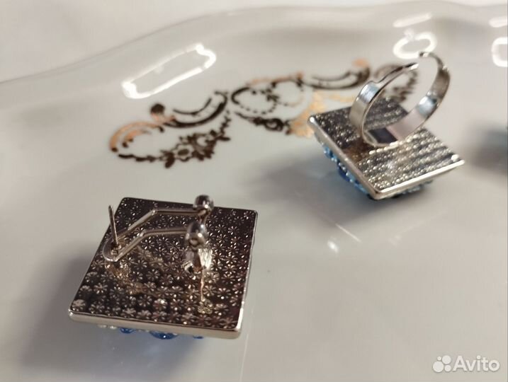 Комплект бижутерии серьги с кольцом