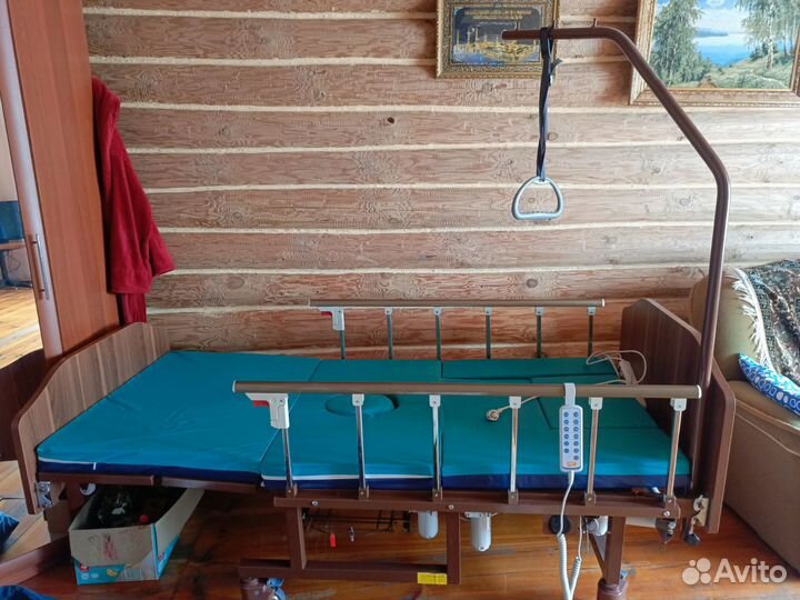 Кровать для лежачих больных с электроприводом б/у