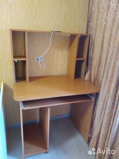 Продаю небольшой компьютерный стол