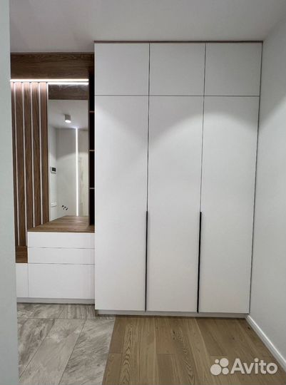 Шкаф с зеркалом