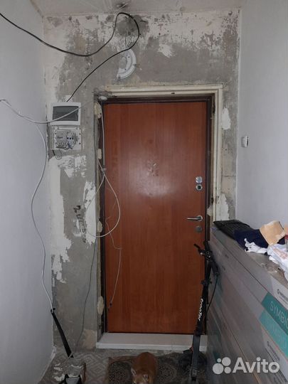 Дверь входная металлическая правая бу