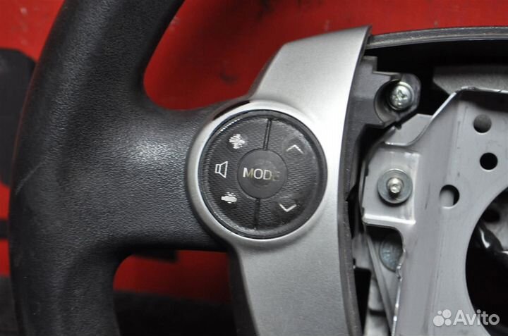 Руль toyota prius ZVW30