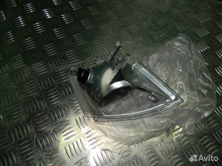 Поворотник левый Ваз 2110