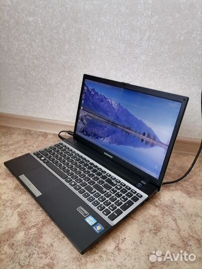 Ноутбук Samsung NP300V5A, дисплей 15.6