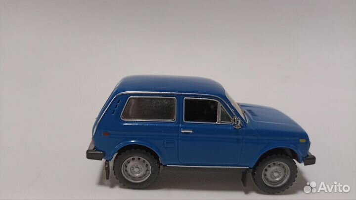 Модель Волга газ 24 чёрная 1 43
