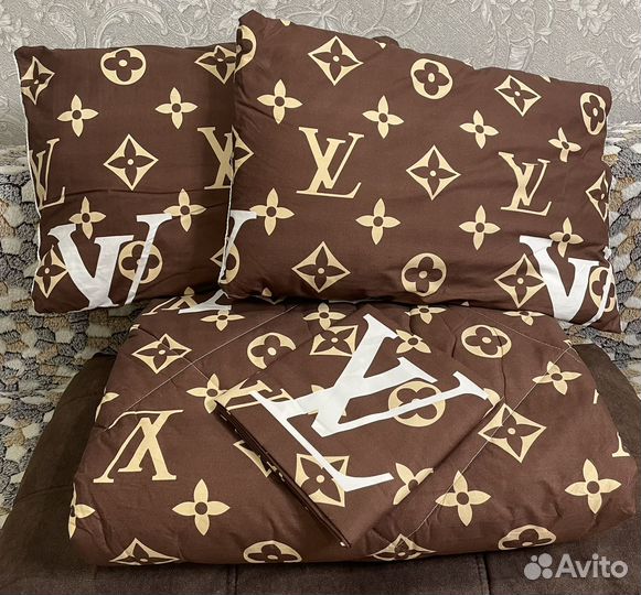 Набор постельного с одеялом и подушками новый