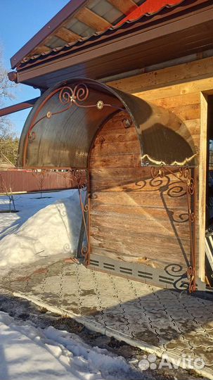 Козырек над дверью