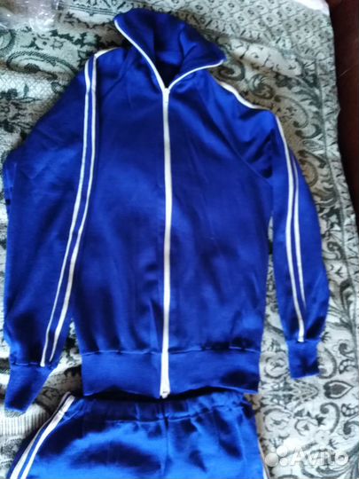 Спортивный костюм с лампасами