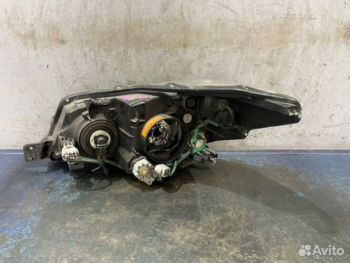 Фара ксенон правая Subaru Forester SJ