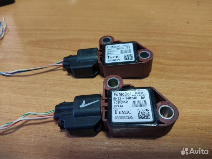 Датчик удара передней двери Дискавери 4 L319