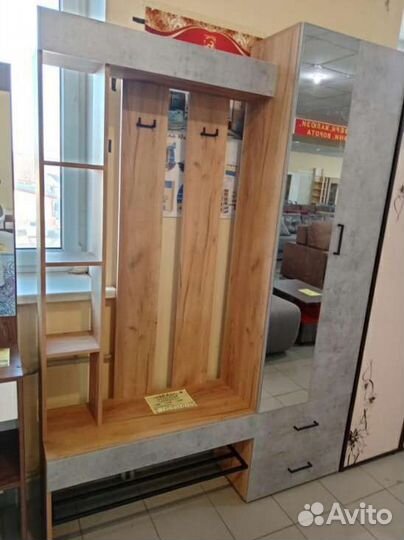 Прихожая с зеркалом, 2 варианта