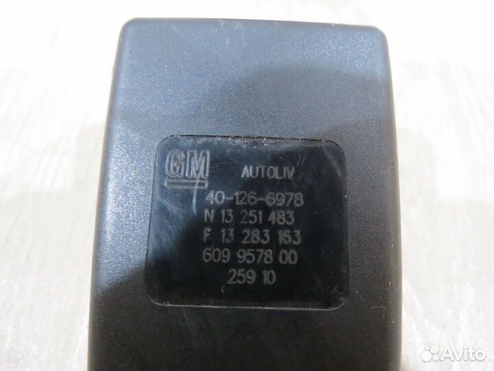 Ответная часть ремня безопасности Opel Astra J