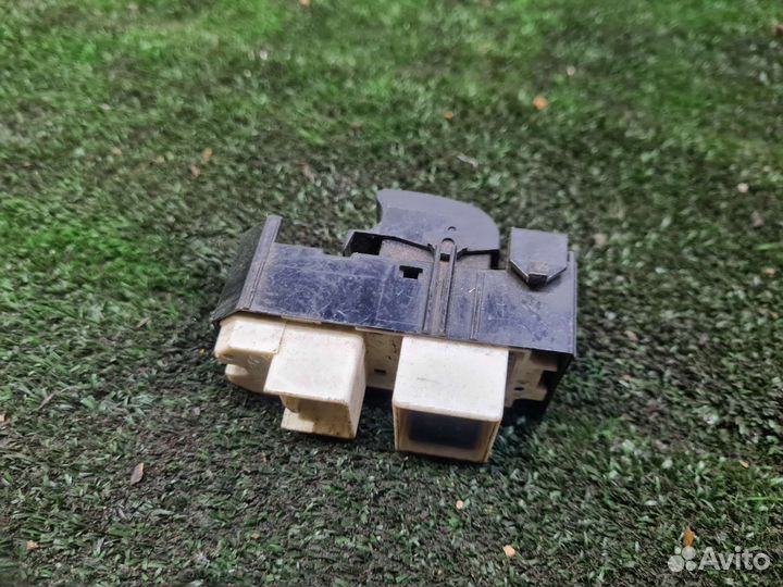 Кнопка стеклоподъемника Land Cruiser 100