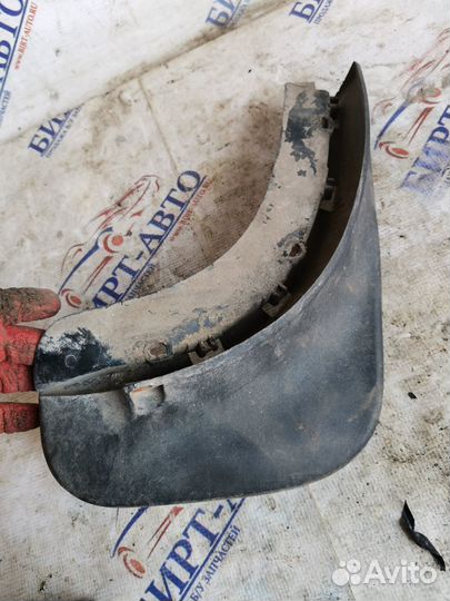 Брызговик задний правый Volkswagen Touareg I реста