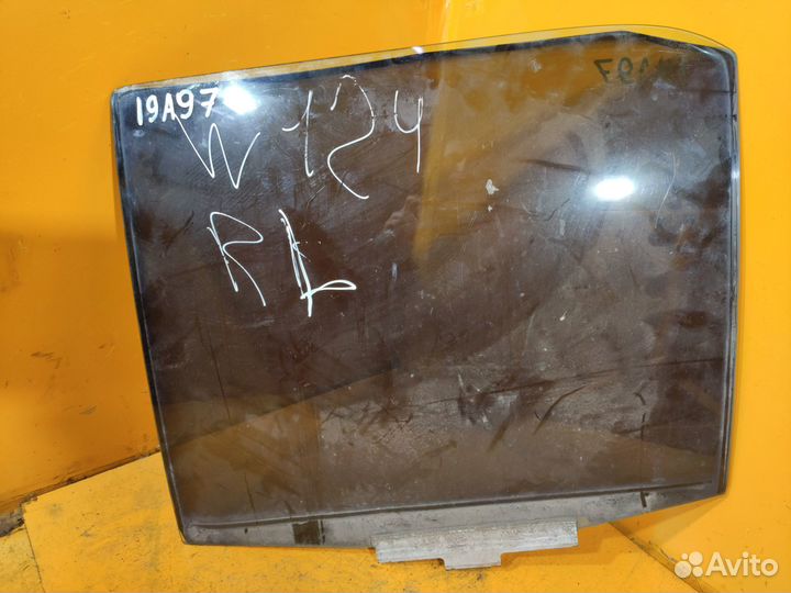 Стекло заднее левое на Mercedes-Benz W124