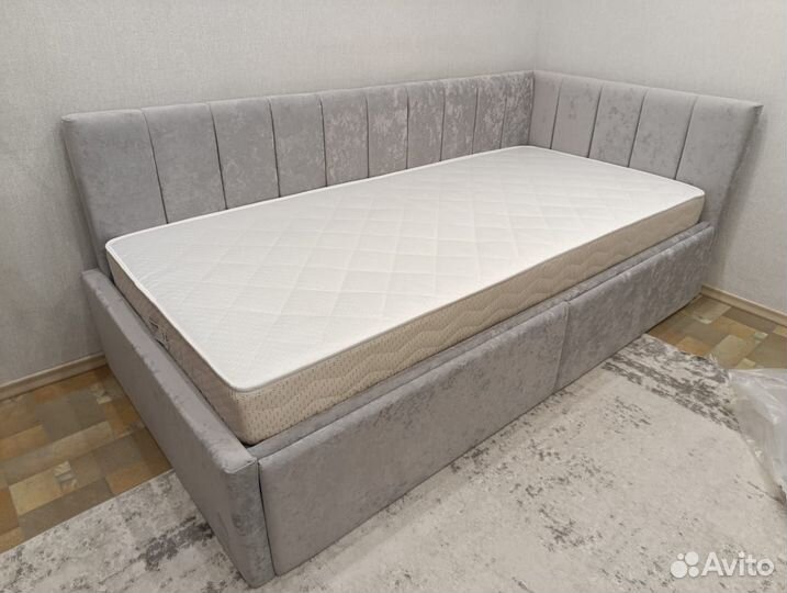 Детская кровать с мягкой спинкой