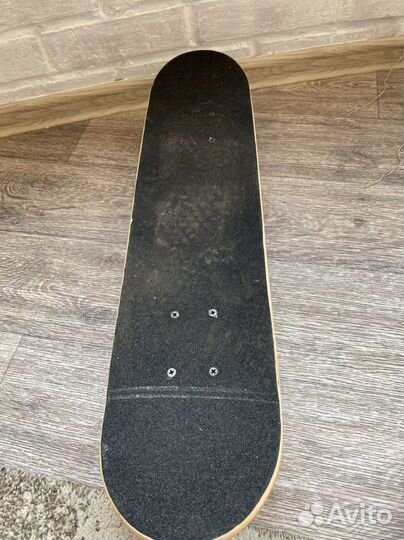 Скейтборд и набор защиты (новый)