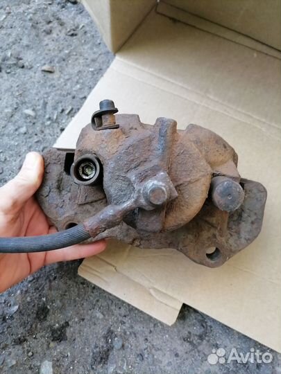 Суппорт передний Opel Zafira B