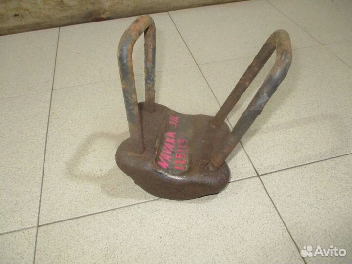 Стремянка задней рессоры Nissan Navara (D40)