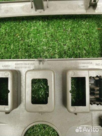 Рамка магнитолы LADA Largus универсал 1.6 K7MA710