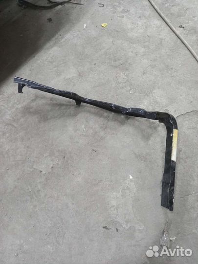 Кронштейн рамки радиатора Mazda