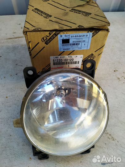 Левая противотуманная фара land cruiser 200