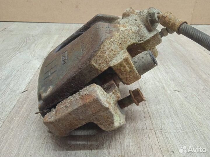 Суппорт передний левый Mazda 3 BL 2010