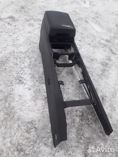 Подлокотник Volkswagen Touareg 7L