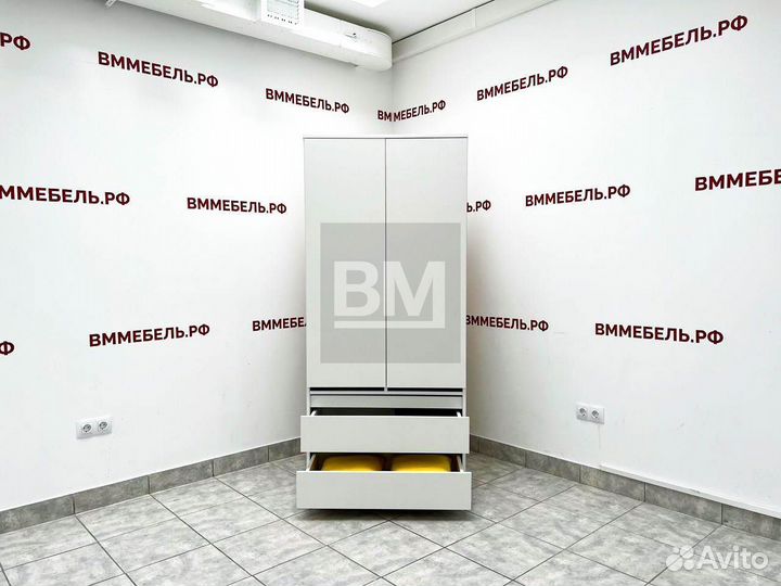 Шкаф белый распашной 2-ух створчатый