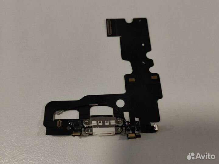 Шлейф зарядки и нижнего микрофона iPhone 7