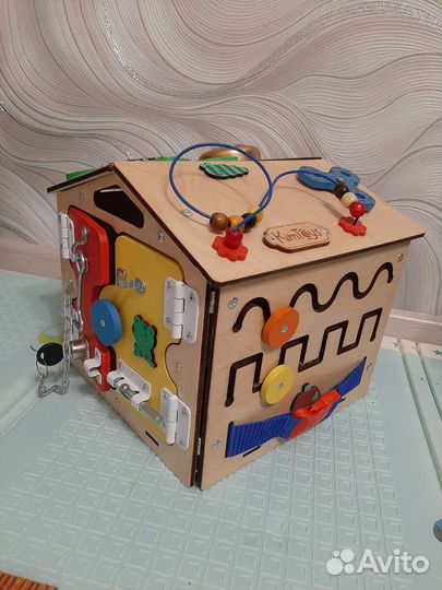 Бизиборд домик