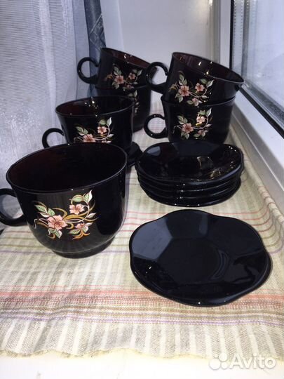 Чайный сервиз, ваза, розетки хрустальные