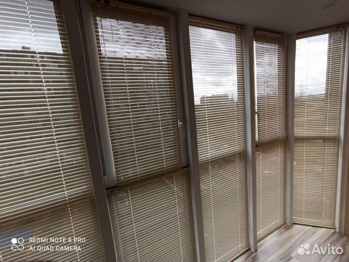 Горизонтальные жалюзи на заказ на балкон