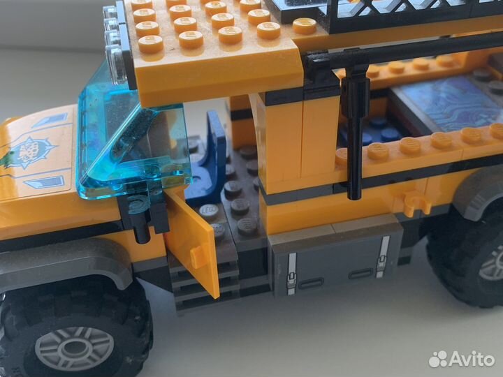 Машина lego city