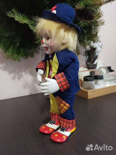 Мезанический, музыкальный клоун. Франция