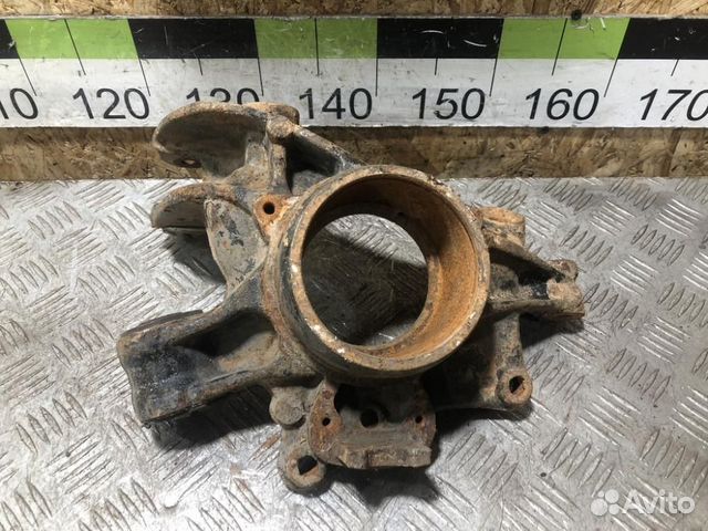 Кулак задний правый Volkswagen Touareg 2002 2010