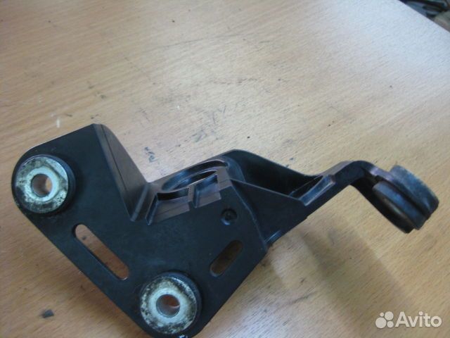 Кронштейн крепления троса кпп Volkswagen Passat CC