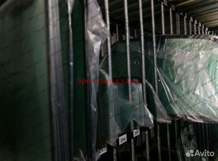 Стекло лобовое нижнее для экскаватора xcmg