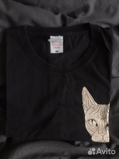 Мерч с первого концерта в москве группы кис-кис