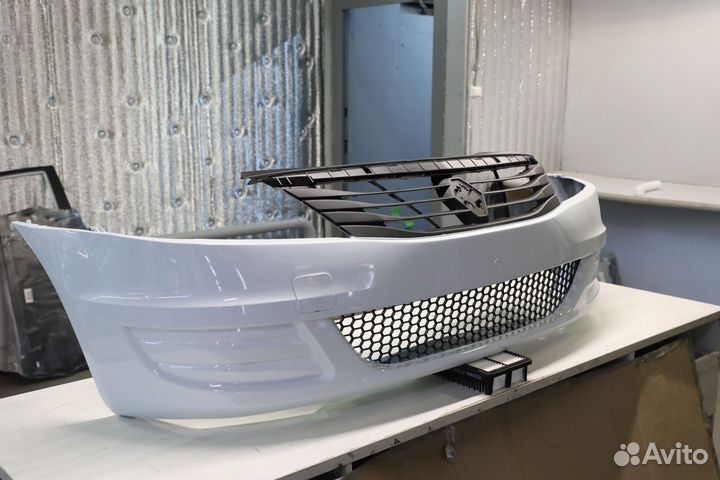 Бампер передний Рено Логан 09-14 в цвет 369 белый