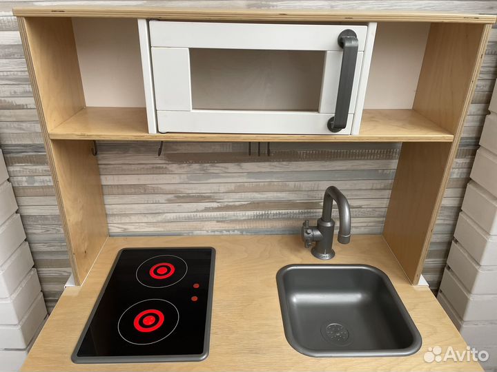 Детская кухня IKEA с посудой