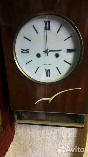 Старинные настенные часы с Боем